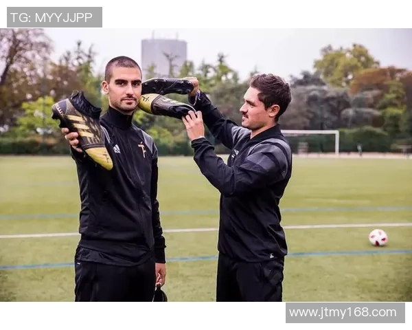 戴手套的足球巨星场上风采与传奇故事全景揭秘 戴手套的足球巨星场上风采与传奇故事全景揭秘